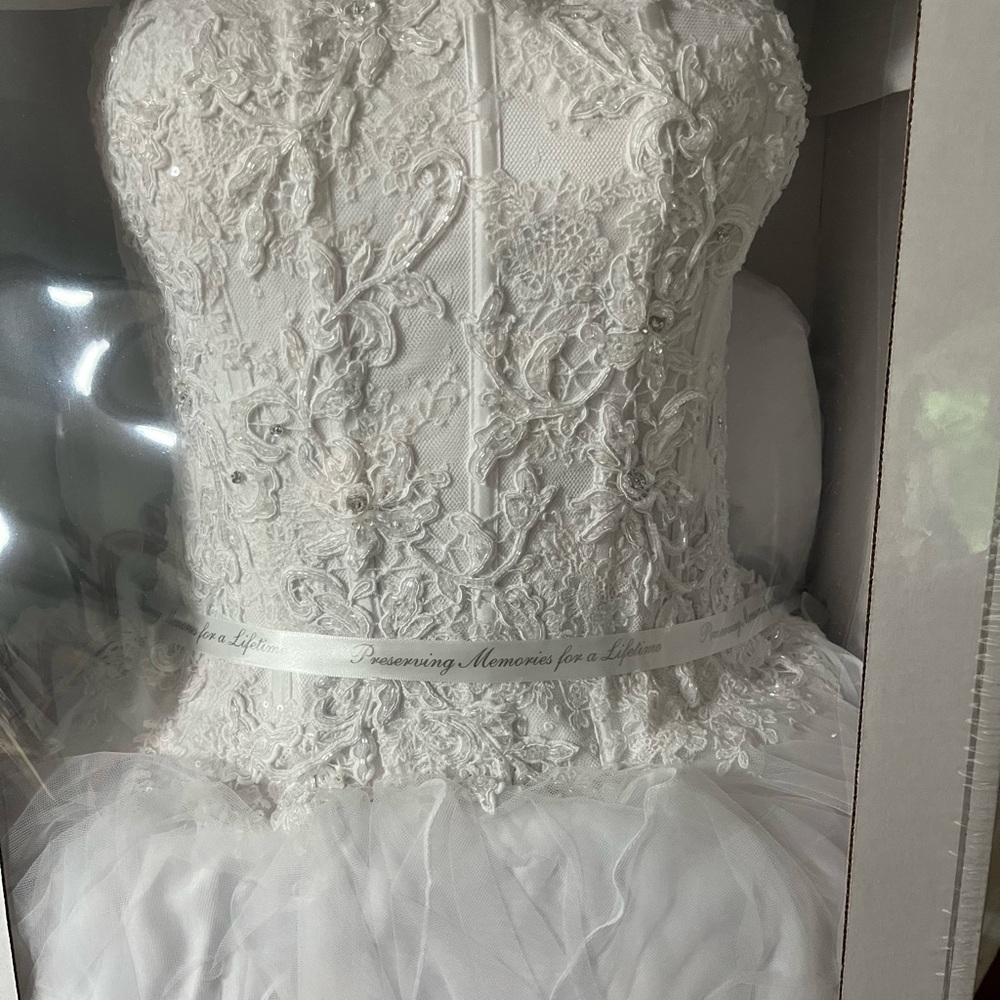 David's Bridal White Wedding Dress - Picture 2 of 4